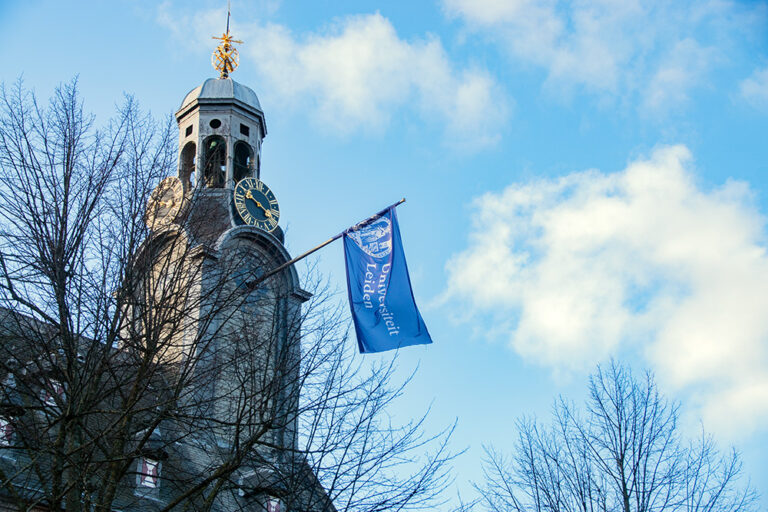 Het Academiegebouw aan het Rapenburg in Leiden.