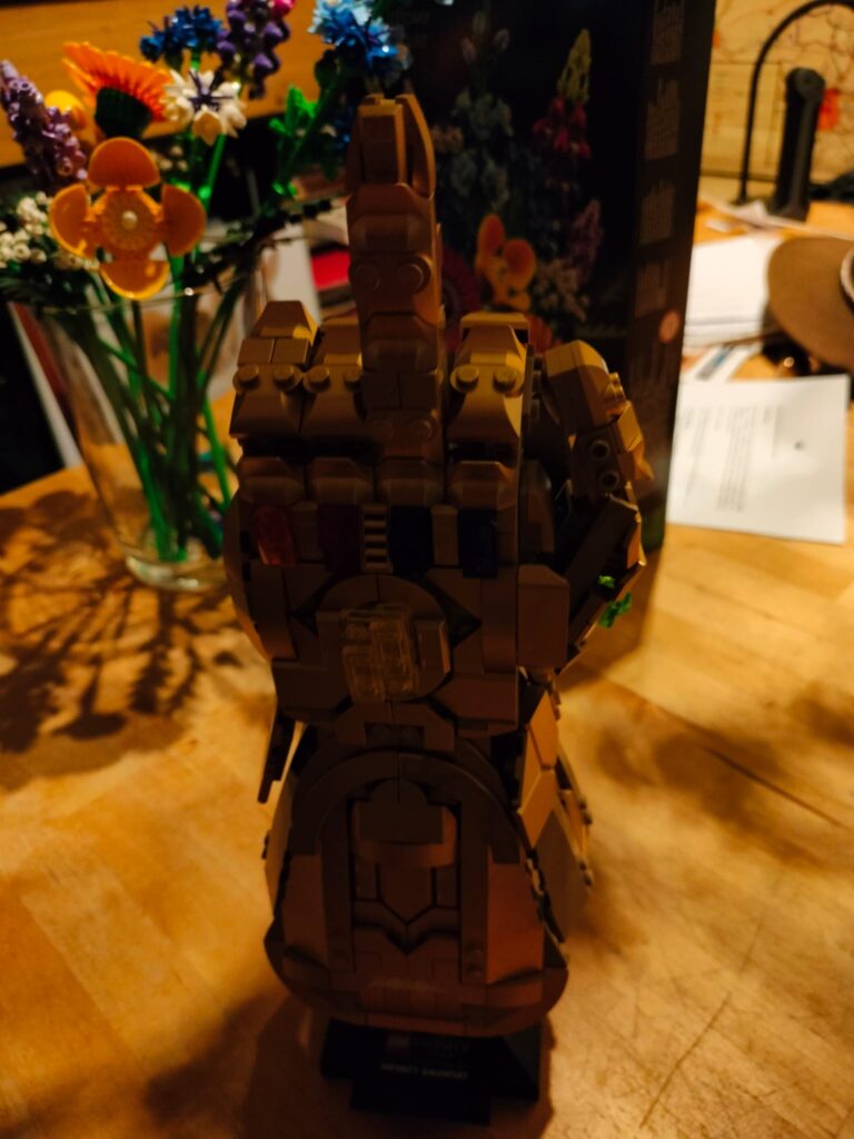 Een hand van LEGO